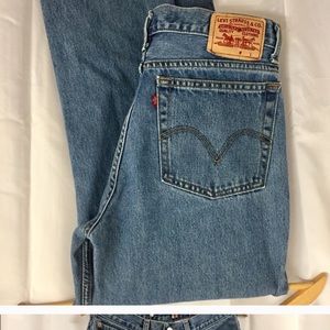 SALE🛍Levi Raw Edge Jeans